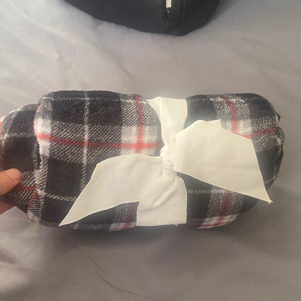 Cozy Plaid Fleece Throw